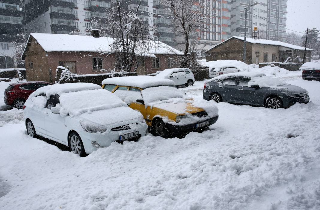 Bitlis ve Bingöl'de eğitime kar engeli 8